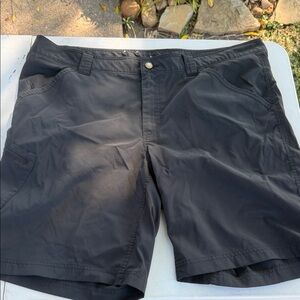 Columbia Men's Dark Gray Cargo Shorts